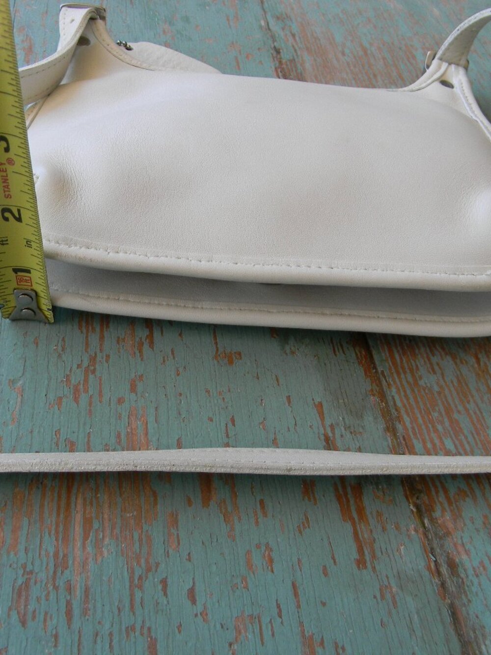 VINTAGE COACH 9142 WHITE CHALK HIPPIE CROSSBODY LEATHER SMALL BAG HANGTAG - Picture 5 of 9